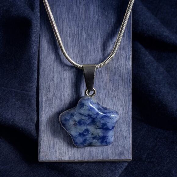 Boutique New Sodalite Star pendant on chain - Picture 8 of 8